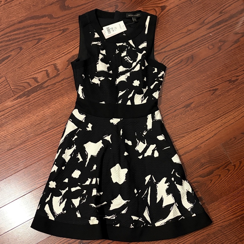 Banana Republic Black & White Sleeveless Fit-and-Flare Mini Dress